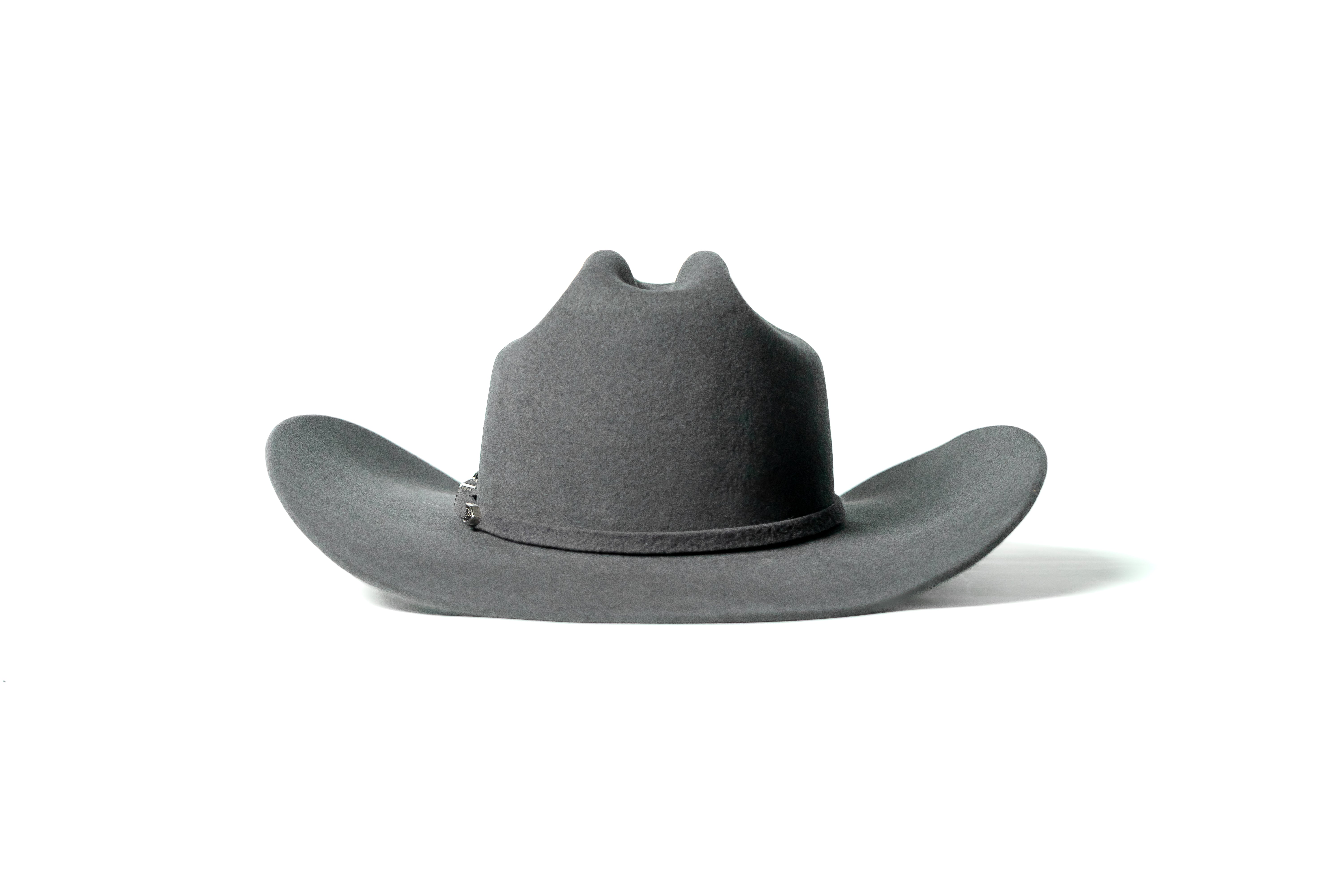 Sombrero John gris, vista frontal sobre fondo blanco