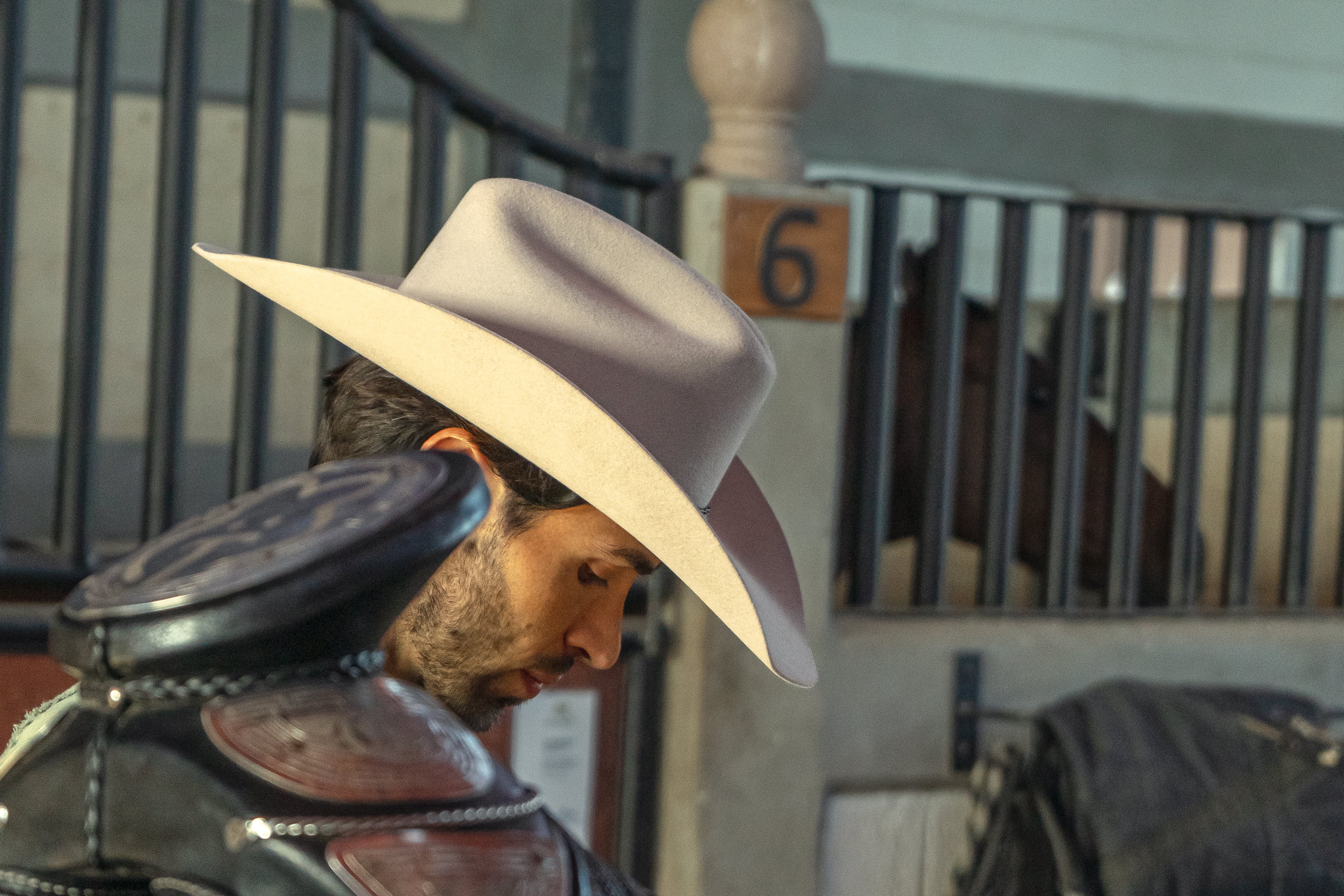 Sombrero John gris nieve — modelo montura